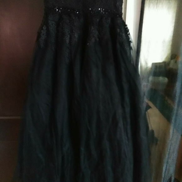 Black hand made wedding dress - Picture 5 of 7